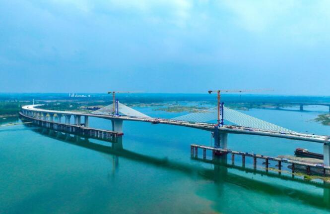 河谷大橋預計10月具備通車條件