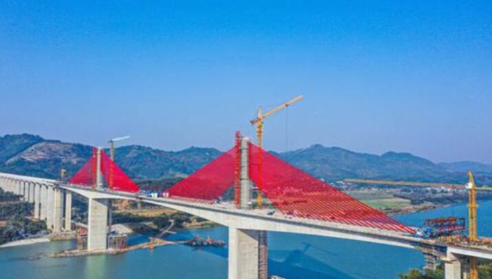 大跨徑公路預應力混凝土斜拉橋培森柳江特大橋斜拉索施工完成