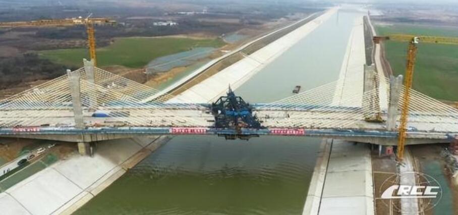 引江濟淮工程跨徑最大的矮塔斜拉橋合龍