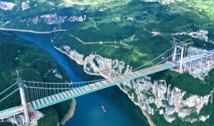 貴金高速金烽烏江大橋順利合龍