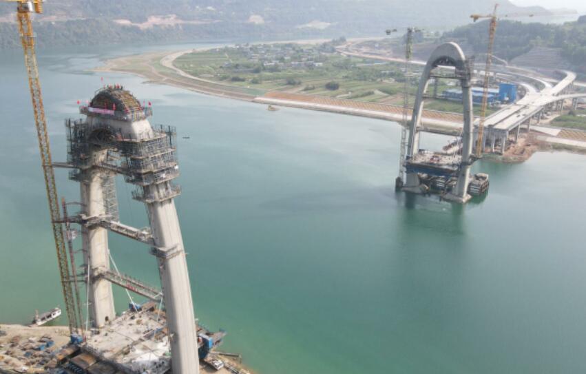 嘉陵江百利大橋2号墩索塔順利封頂