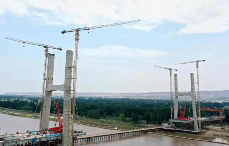 中衛下河沿黃河公路大橋首對斜拉索挂設成功