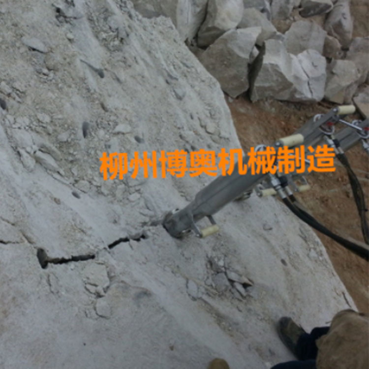 礦山破石劈裂機設備