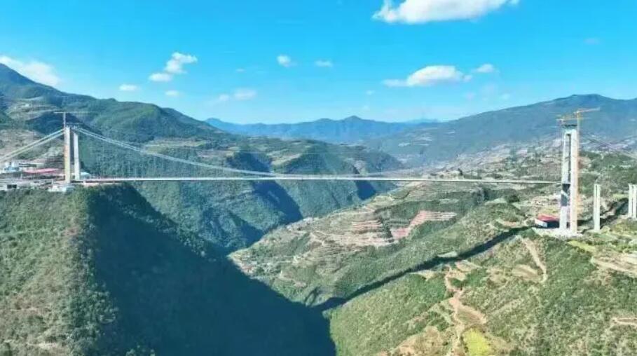 雲南永大高速江底河大橋主橋合龍
