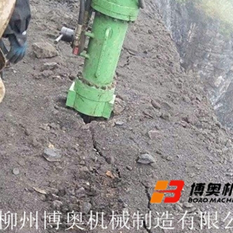 礦山破石劈裂機設備