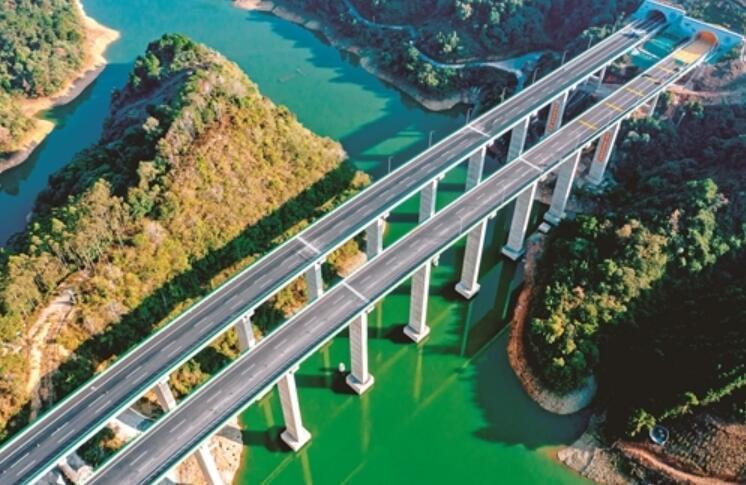 巴馬至平果高速公路提前兩年通車
