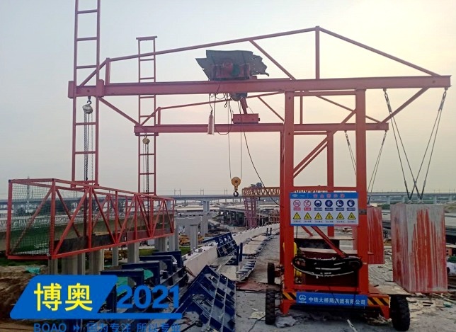 新型橋梁防撞牆模闆施工台車