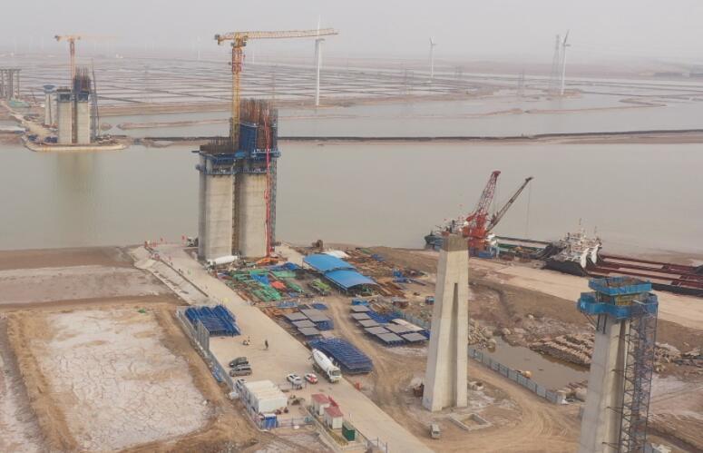 世界第一跨徑梁橋套爾河特大橋零号塊完成首次澆築