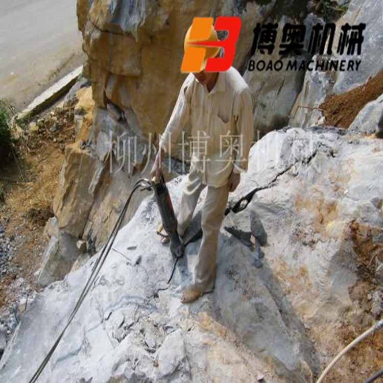 礦山破石劈裂機設備